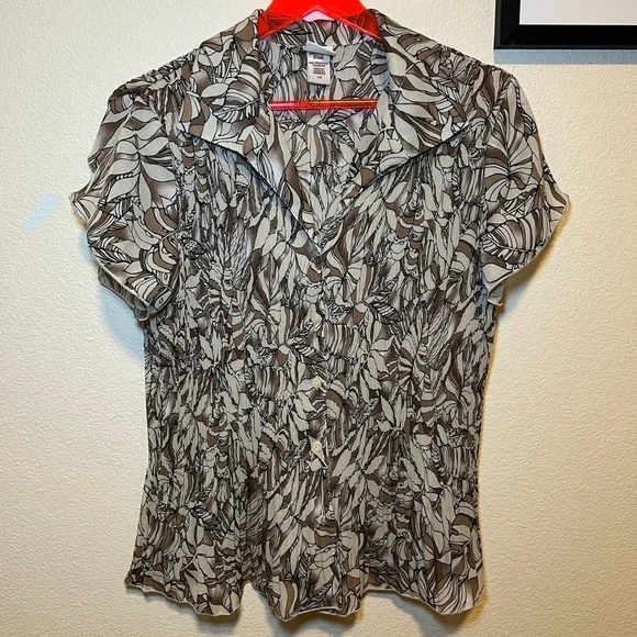 Covington Black and White Fitted Button Down Shirt - Picture 1 of 5